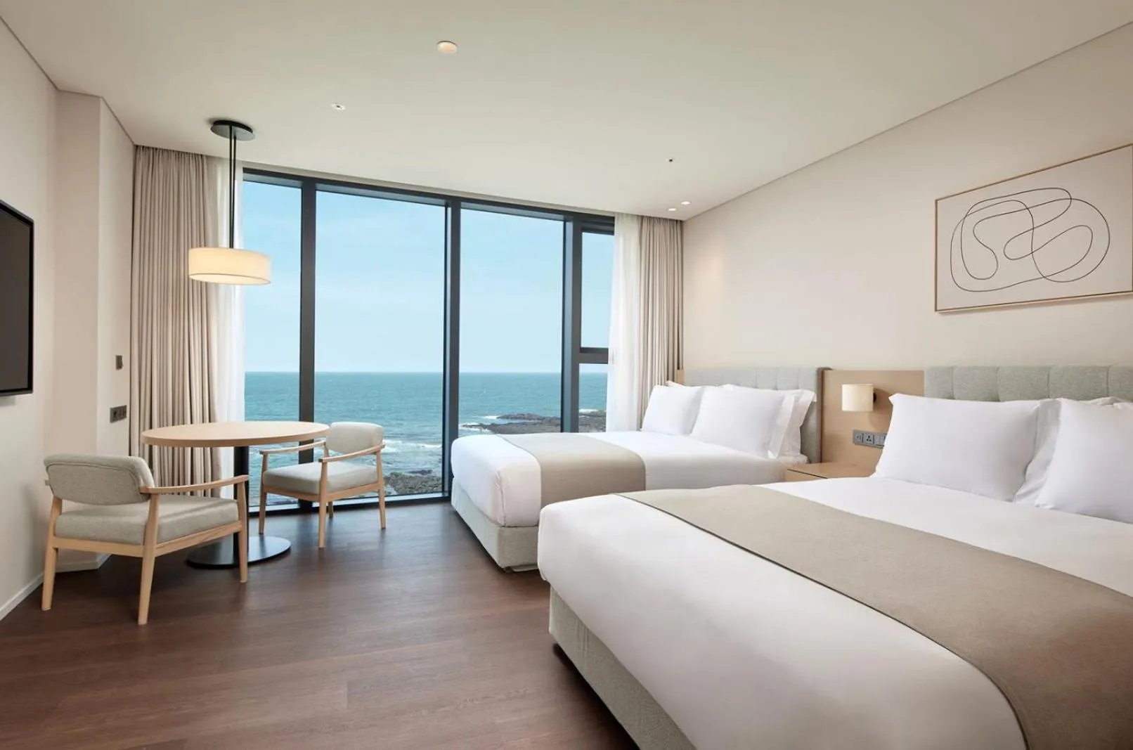 Bed in Shilla Stay Plus Iho Tewoo Ocean Front