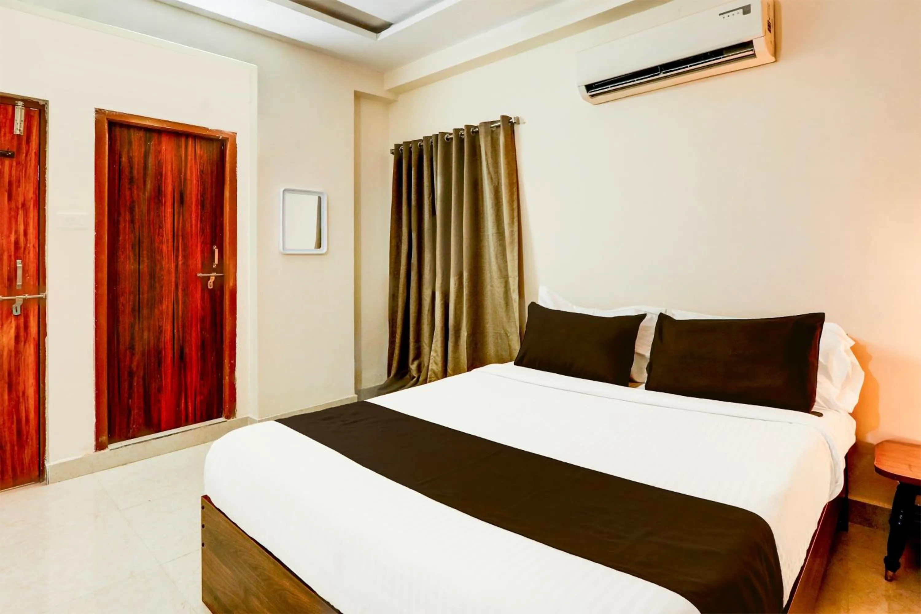 Bedroom, Bed in Hotel O Vyb Hotels