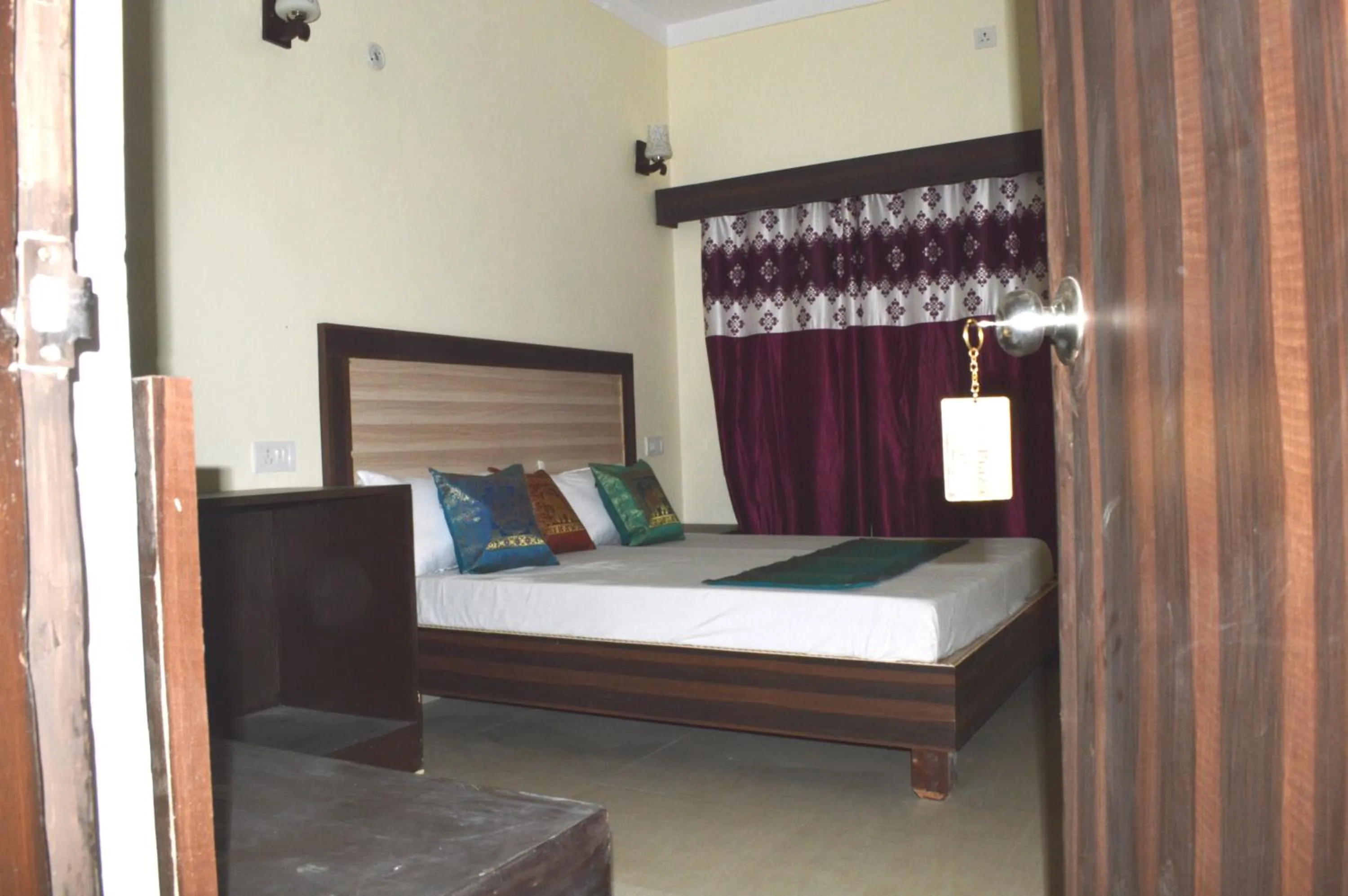 Bed in Hotel Plaza_Khajuraho