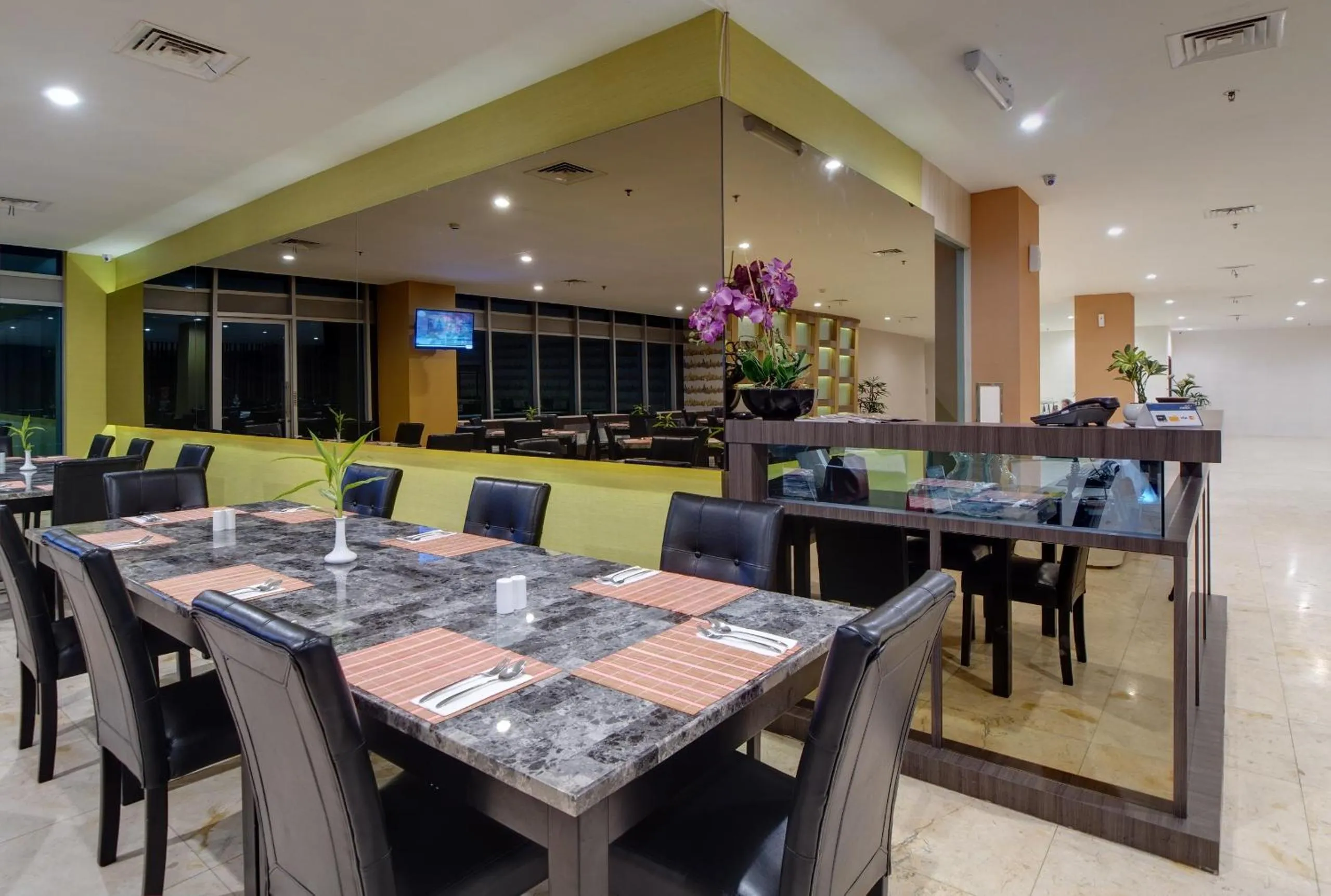 Restaurant/places to eat in Grand Zuri Pematangsiantar