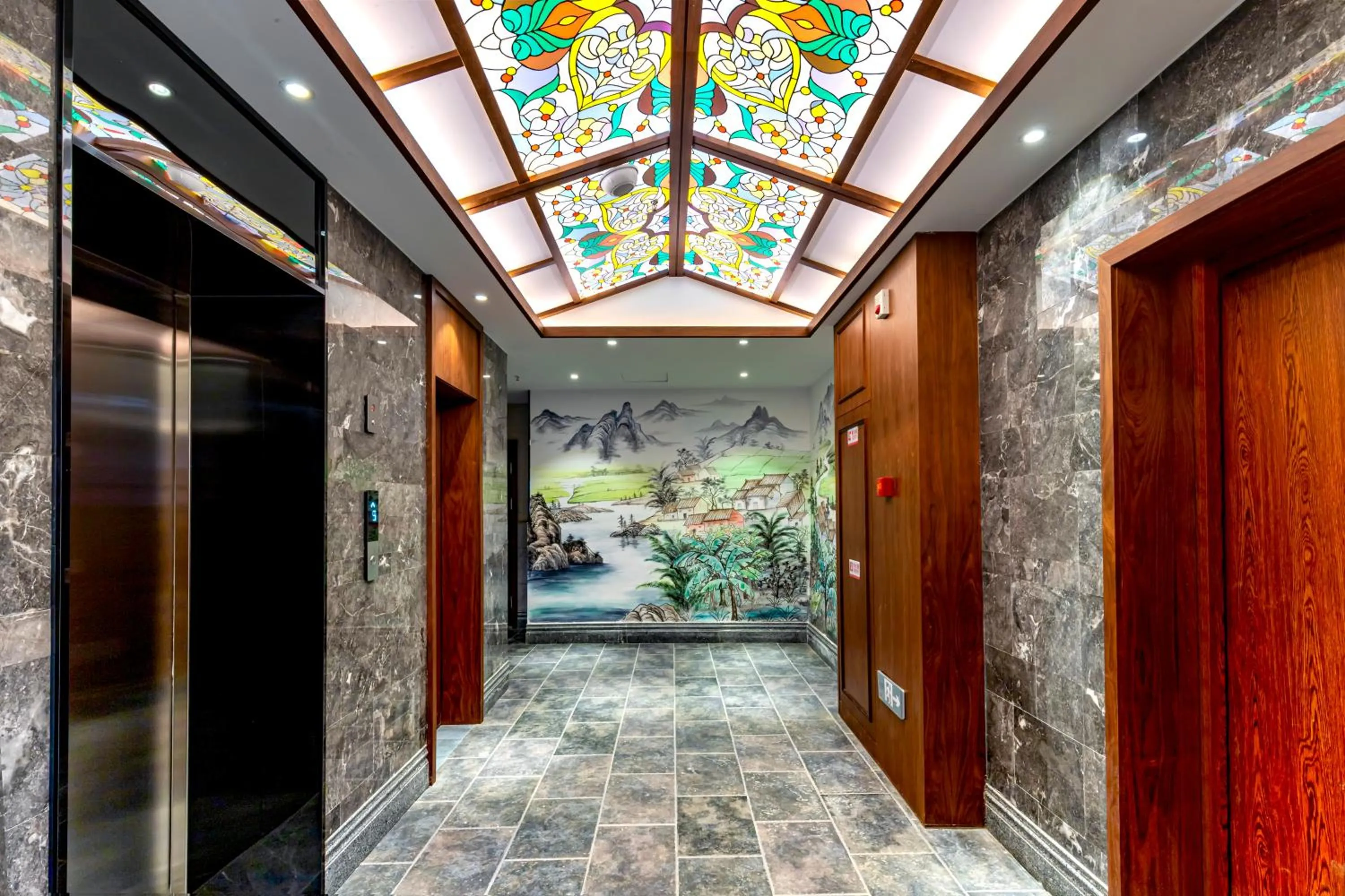 elevator in Nostalgia S Hotel Kunming Old Street