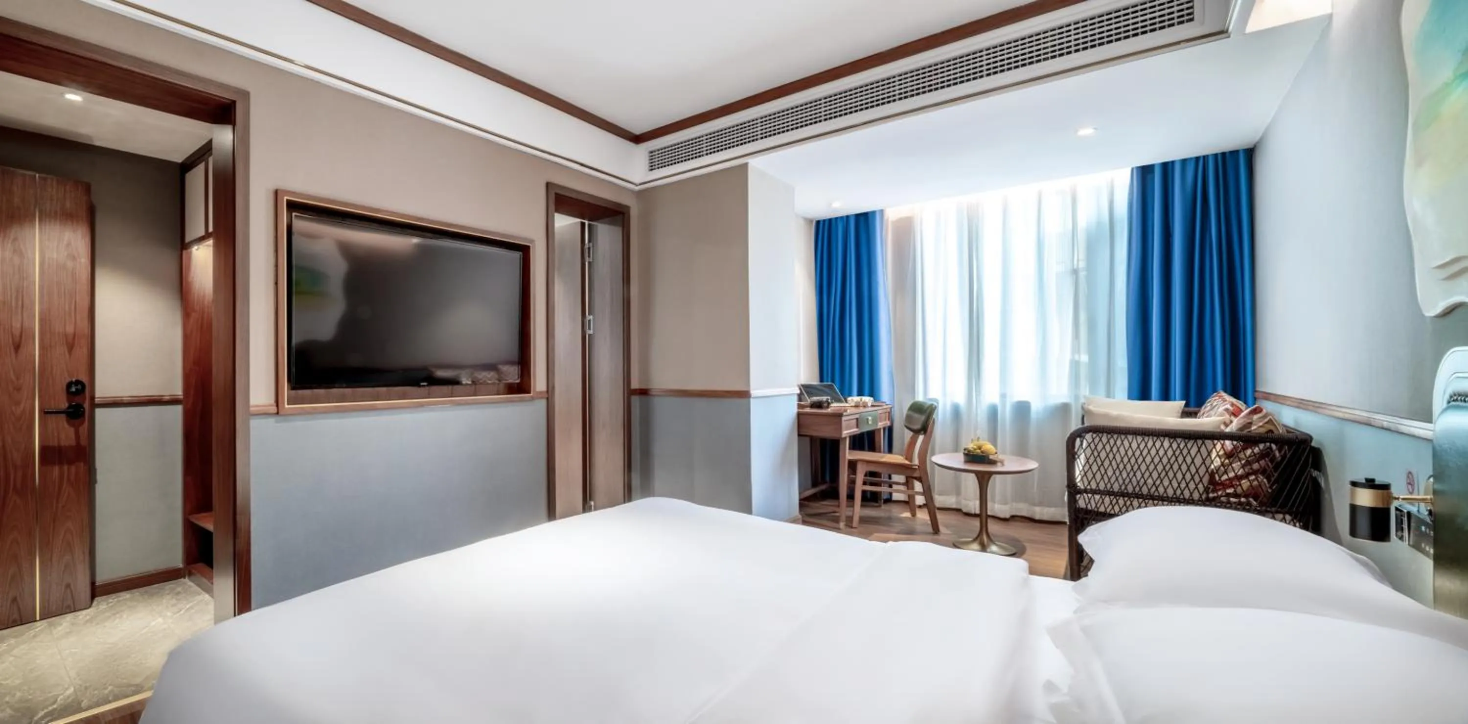 Photo of the whole room, Bed in Nostalgia S Hotel Kunming Old Street