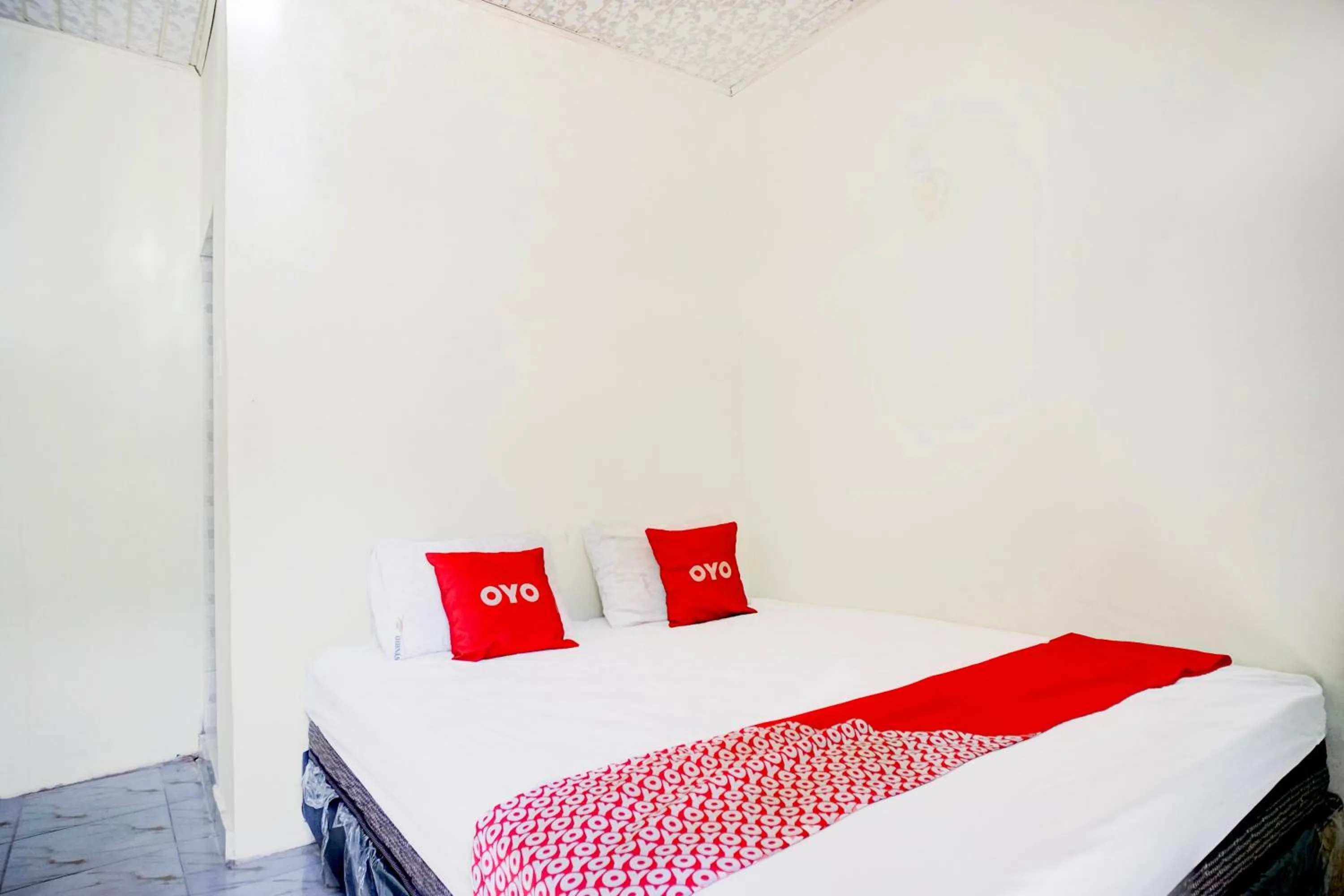 Bedroom, Bed in Hotel O Sejolie Sibayak