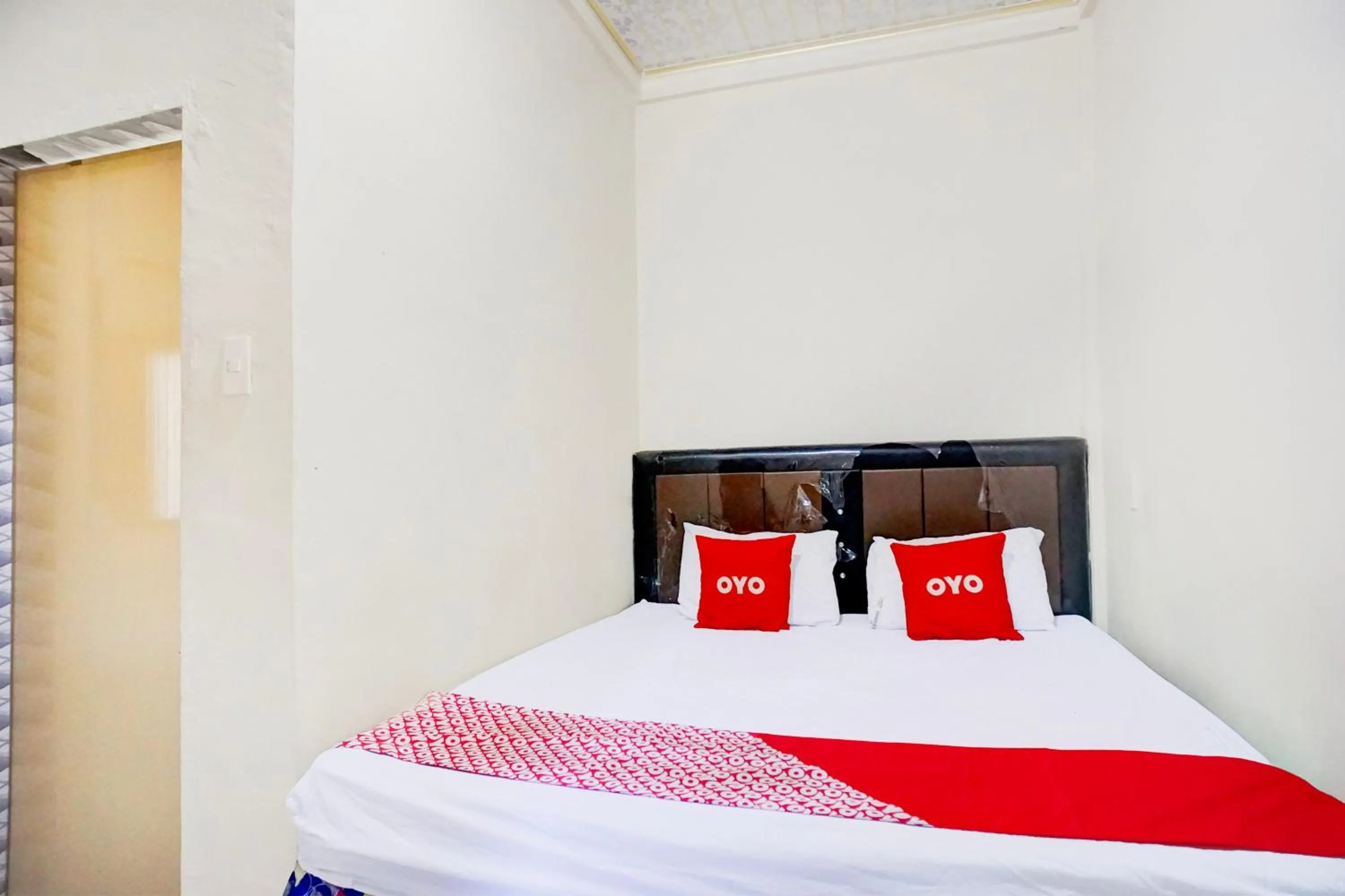 Bedroom, Bed in Hotel O Sejolie Sibayak