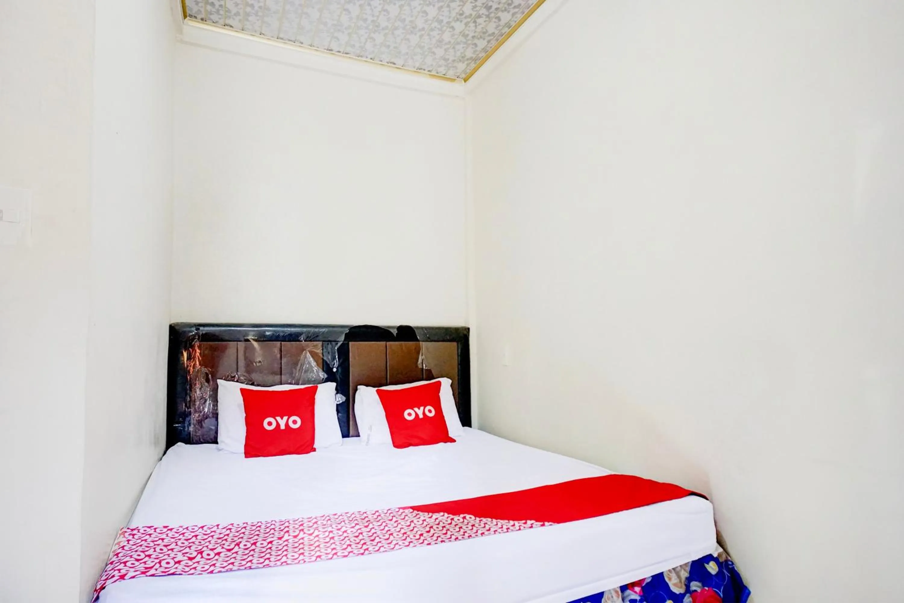 Bedroom, Bed in Hotel O Sejolie Sibayak