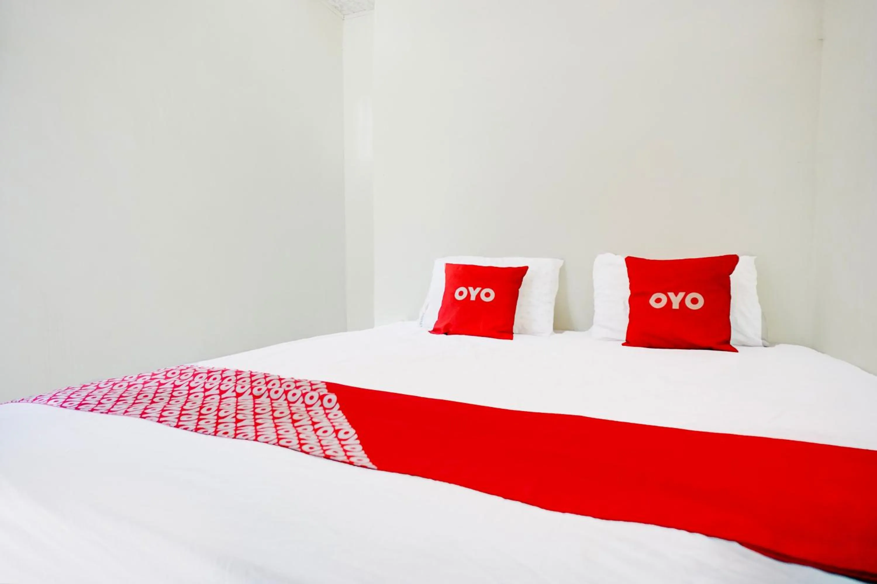 Bedroom, Bed in Hotel O Sejolie Sibayak