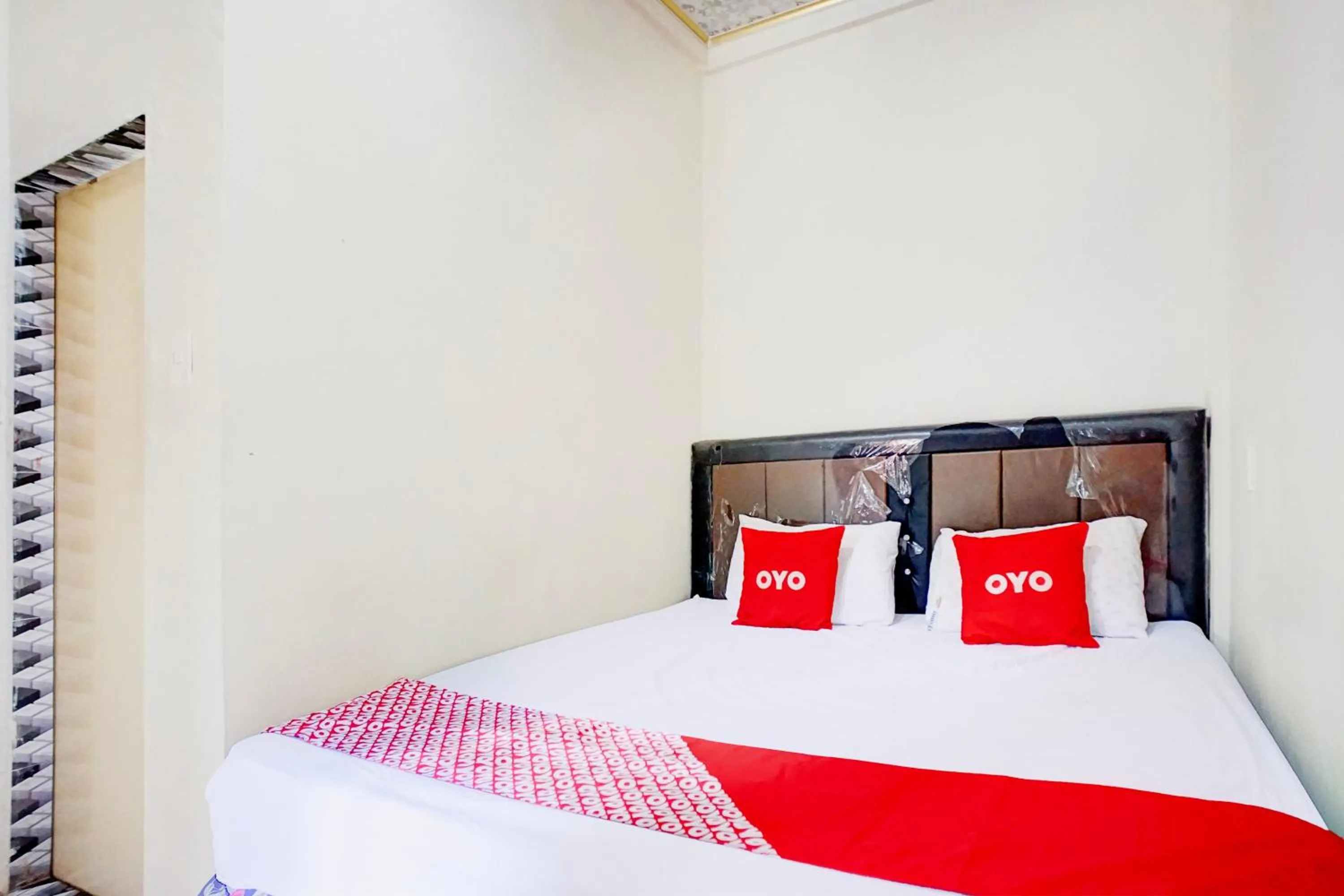 Bedroom, Bed in Hotel O Sejolie Sibayak