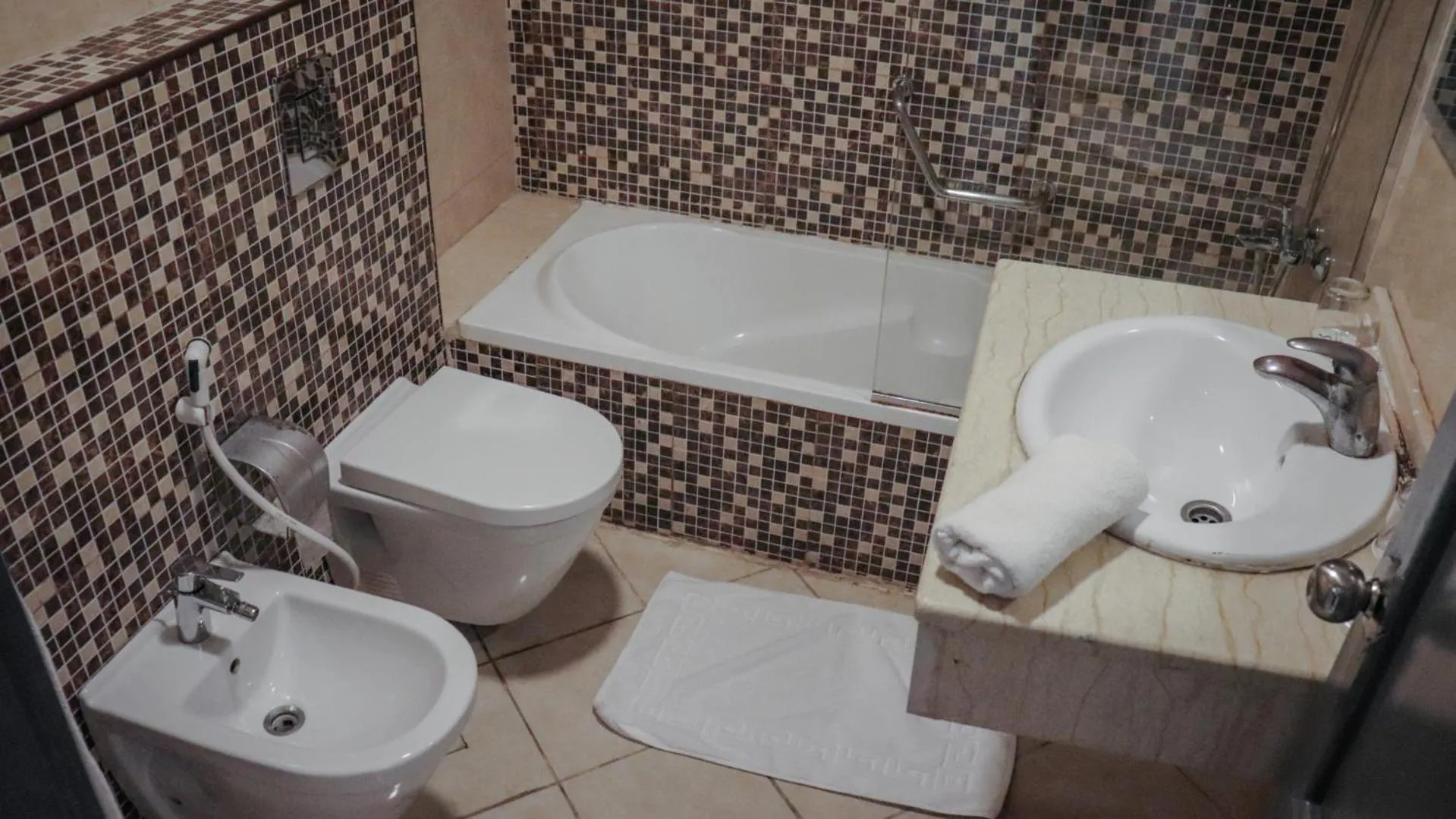 Public Bath in Sandy palace Hotel