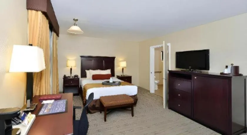 Bed in Best Western Frontier Motel