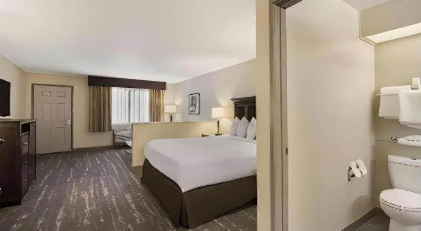 Bed in Best Western Frontier Motel