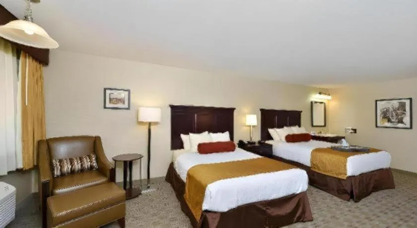 Bed in Best Western Frontier Motel