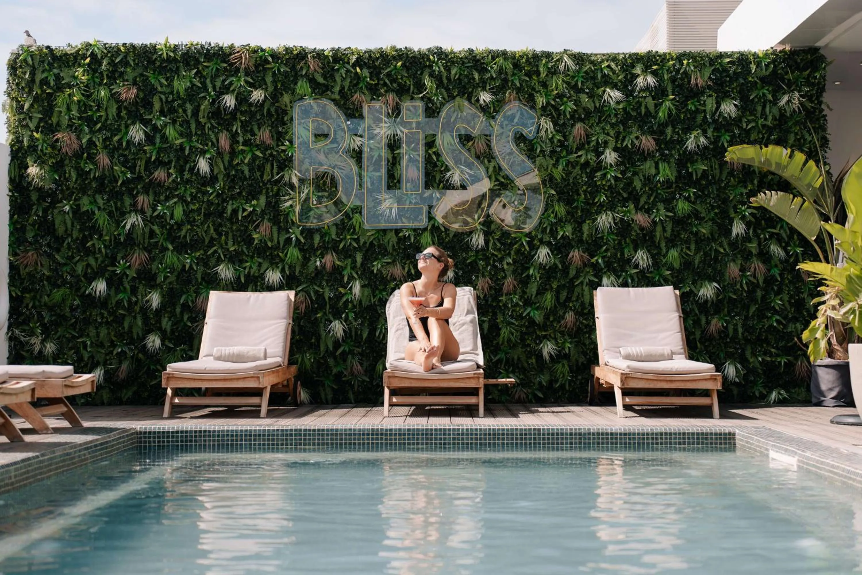 Pool view in Radisson Hotel Casablanca Gauthier La Citadelle