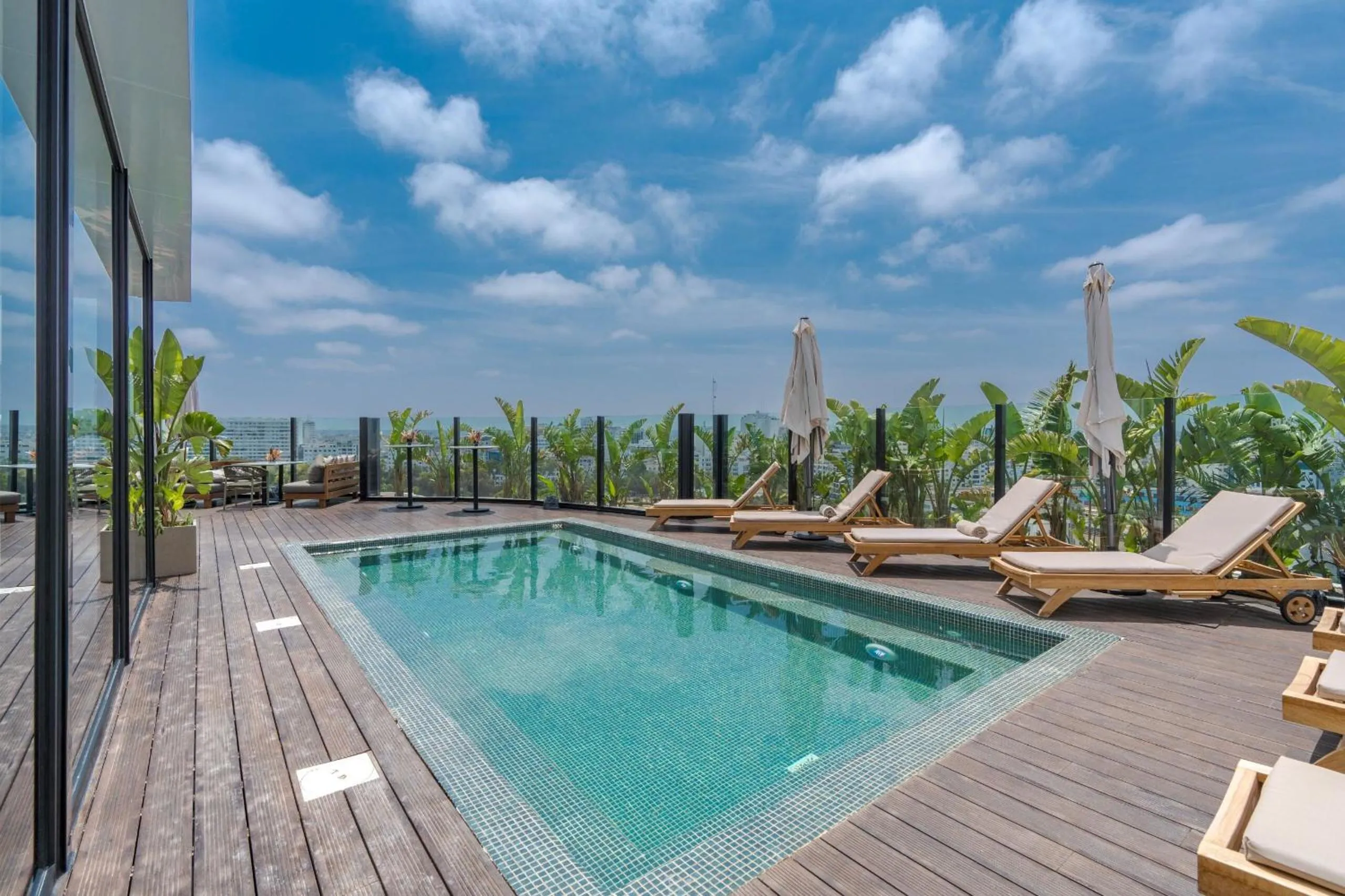 Swimming pool in Radisson Hotel Casablanca Gauthier La Citadelle