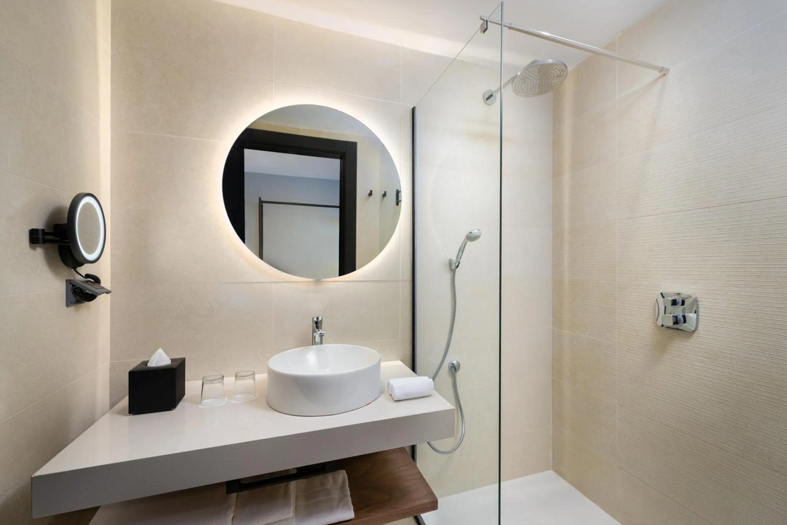 Shower in Radisson Hotel Casablanca Gauthier La Citadelle