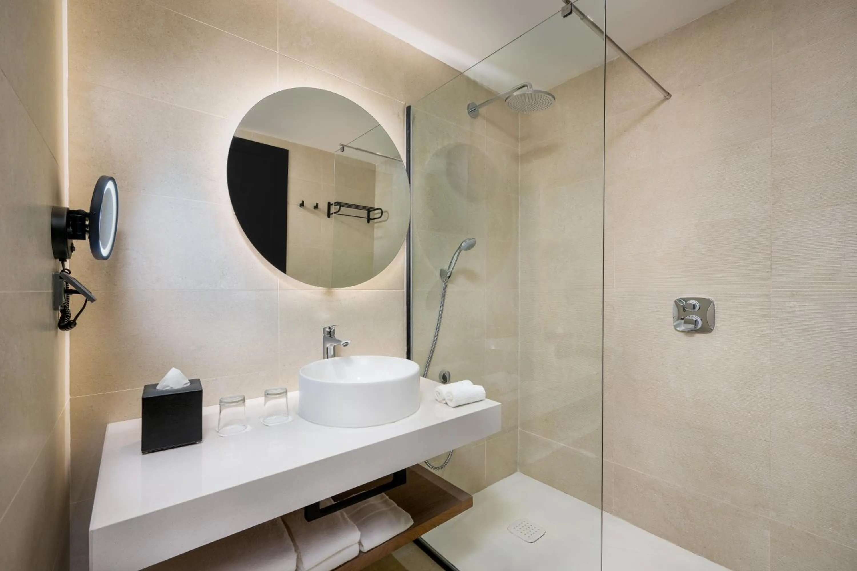 Shower in Radisson Hotel Casablanca Gauthier La Citadelle