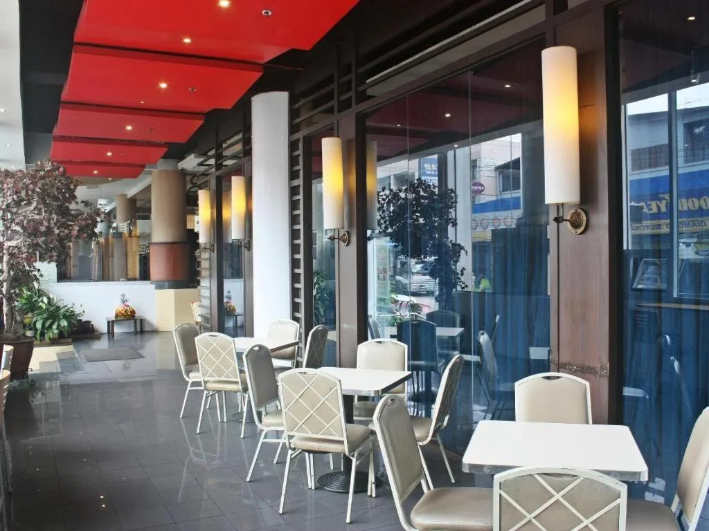 Hotel Supreme Convention Plaza