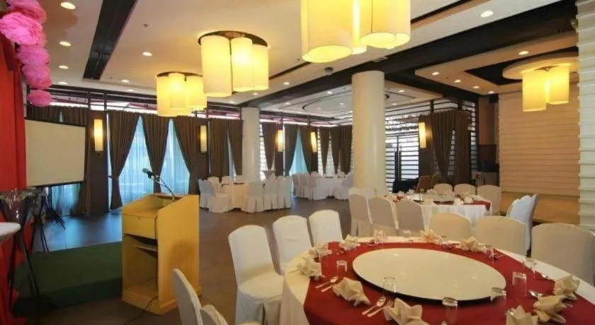 Hotel Supreme Convention Plaza