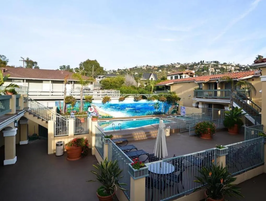 Laguna Brisas - A Beach Hotel