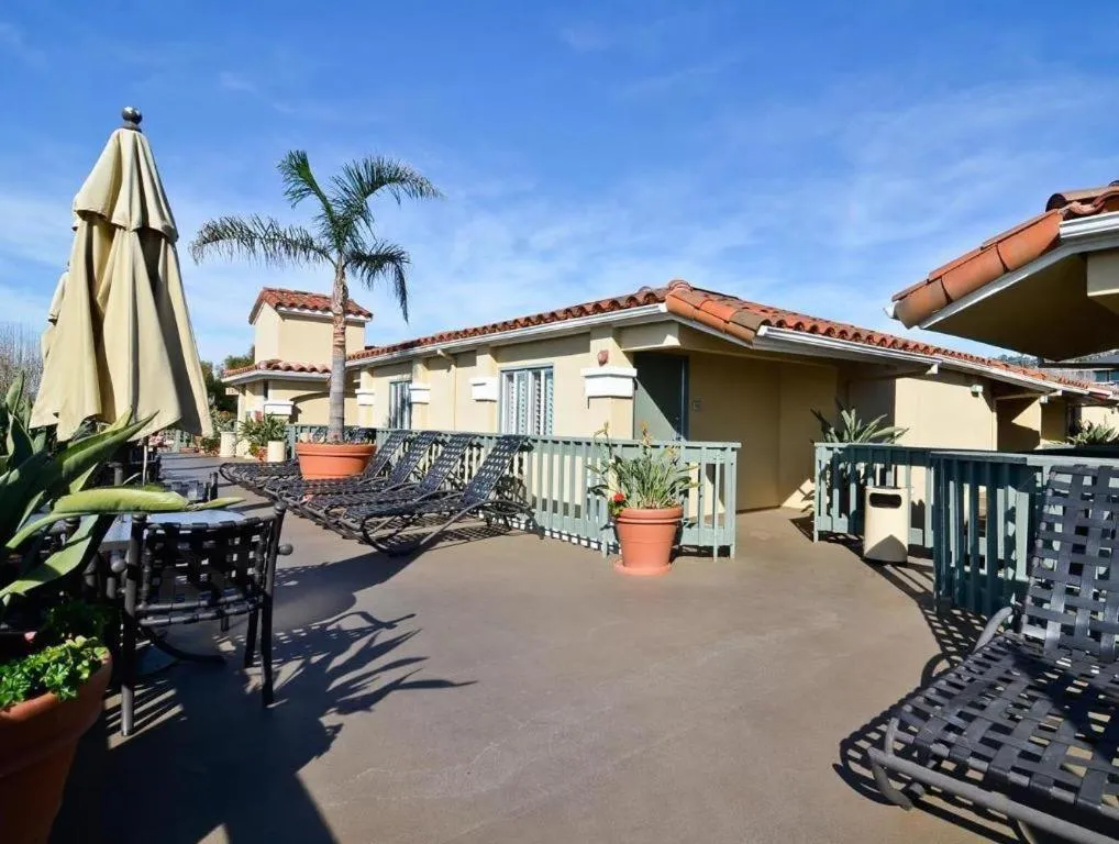 Laguna Brisas - A Beach Hotel