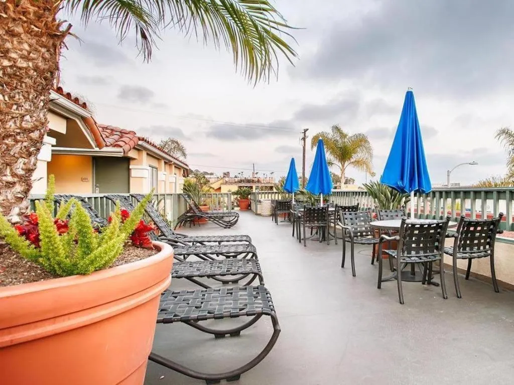 Laguna Brisas - A Beach Hotel