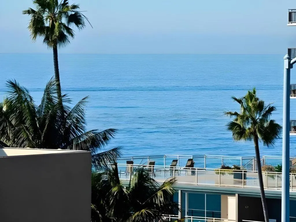 Laguna Brisas - A Beach Hotel