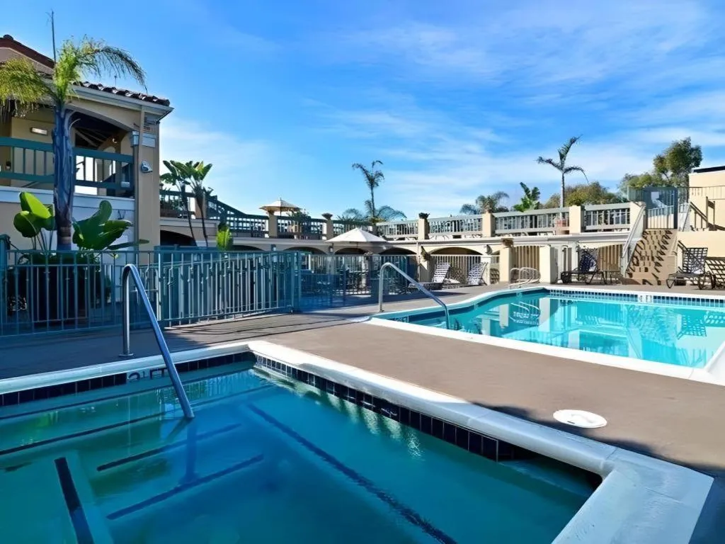 Laguna Brisas - A Beach Hotel