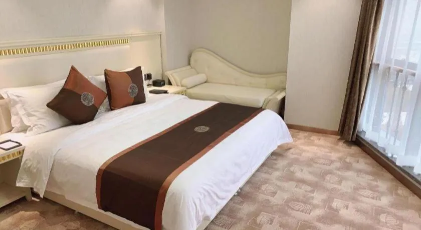 Bed in Xian Empress Hotel