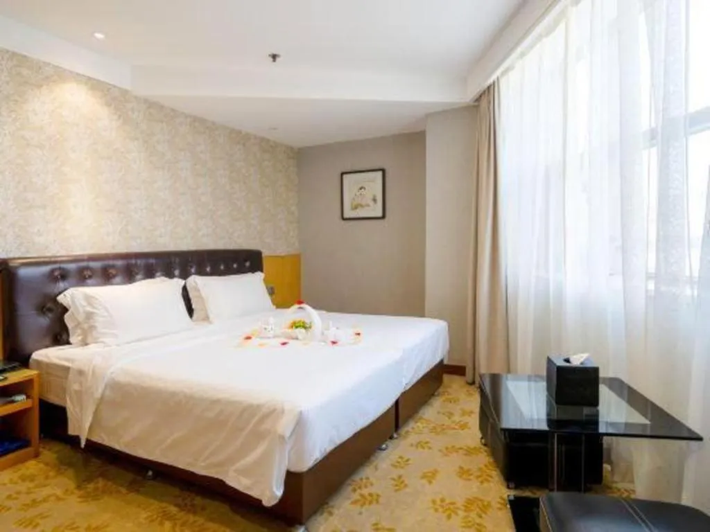 Bed in Xian Empress Hotel