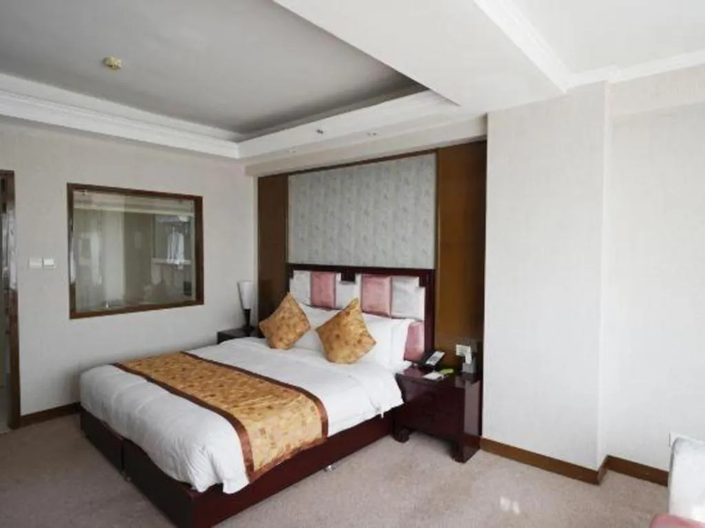 Bed in Xian Empress Hotel