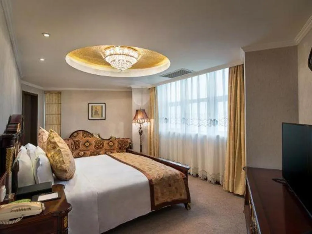 Bed in Xian Empress Hotel