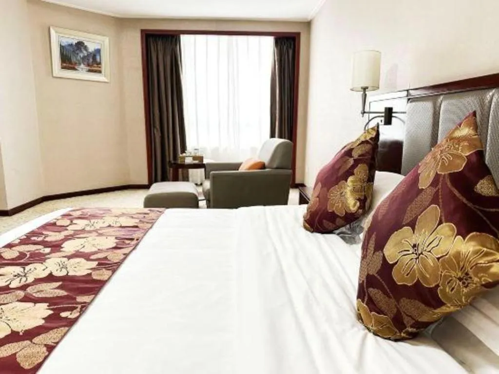 Bed in Fujian Galaxy Garden Hotel