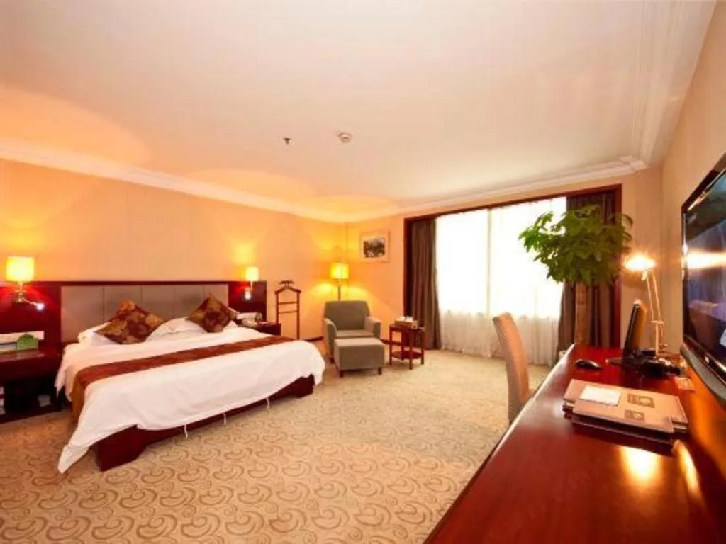 Bed in Fujian Galaxy Garden Hotel