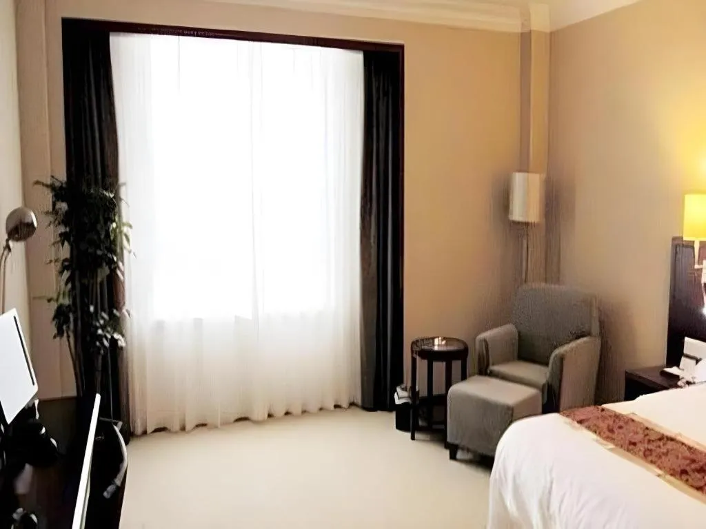 Bed in Fujian Galaxy Garden Hotel