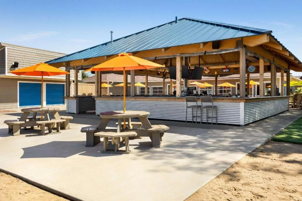 AmericInn by Wyndham La Crosse Riverfront-Conference Center