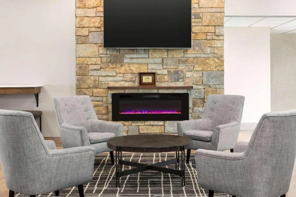 AmericInn by Wyndham La Crosse Riverfront-Conference Center