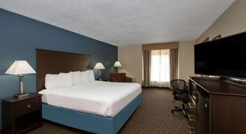 Bed in AmericInn by Wyndham La Crosse Riverfront-Conference Center
