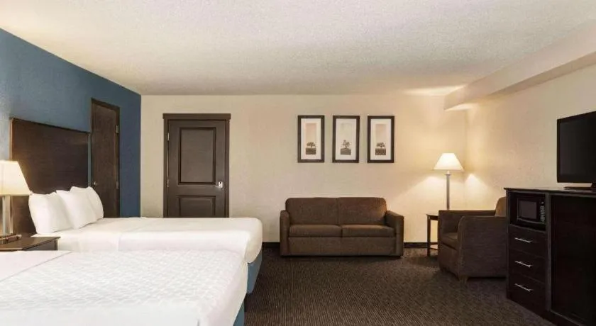 Bed in AmericInn by Wyndham La Crosse Riverfront-Conference Center