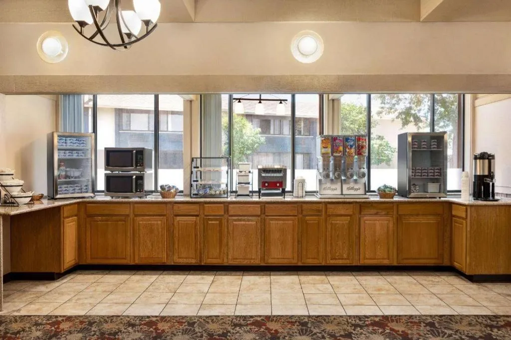 AmericInn by Wyndham La Crosse Riverfront-Conference Center