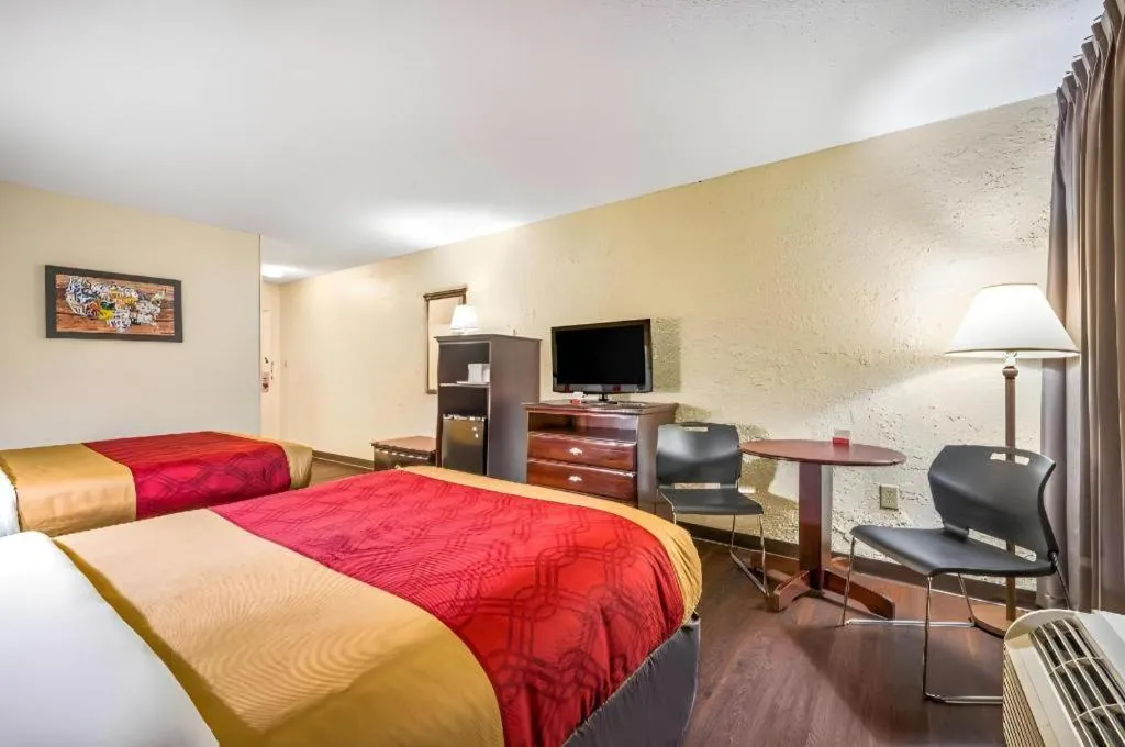 Bed in Econo Lodge Corinth