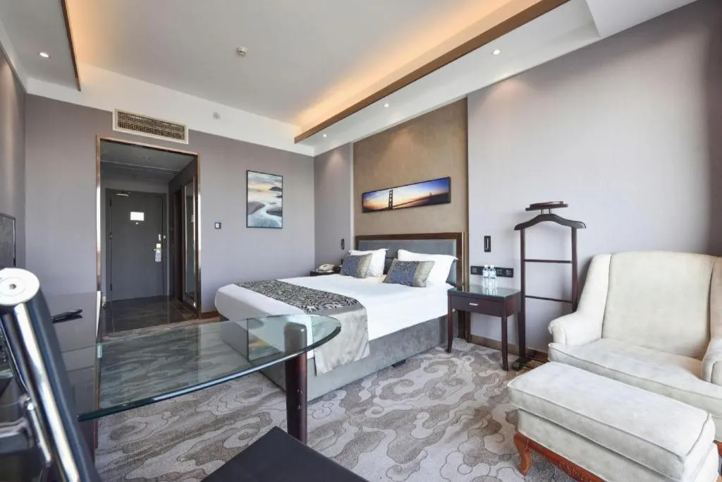 Bed in Dandong Rising Zhonglian Hotel