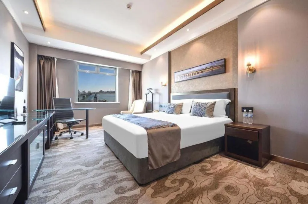 Bed in Dandong Rising Zhonglian Hotel