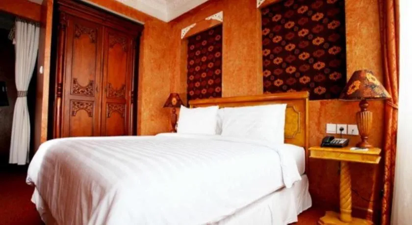 Bed in Amos Cozy Hotel Melawai
