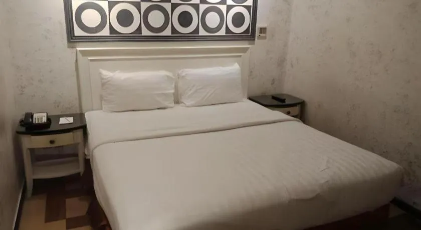 Bed in Amos Cozy Hotel Melawai