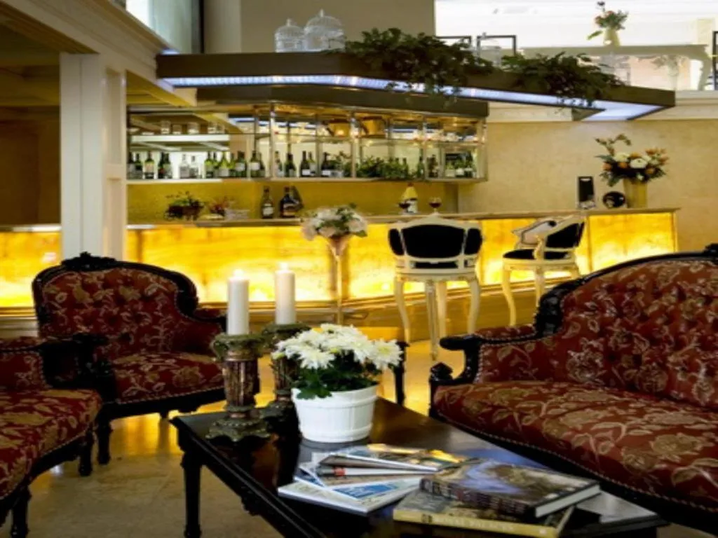 Amos Cozy Hotel Melawai