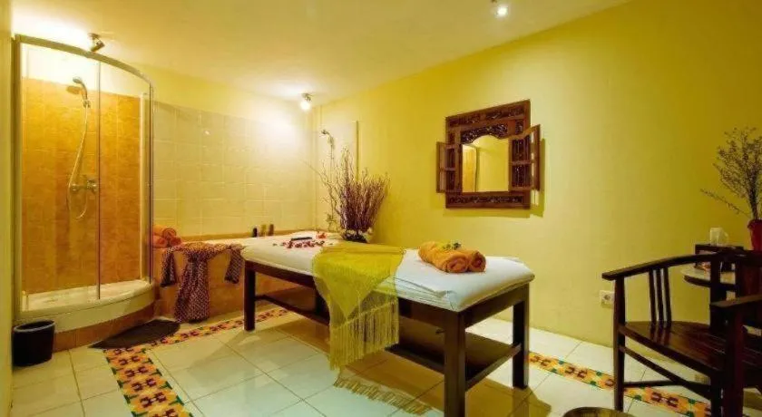 Bed in Amos Cozy Hotel Melawai