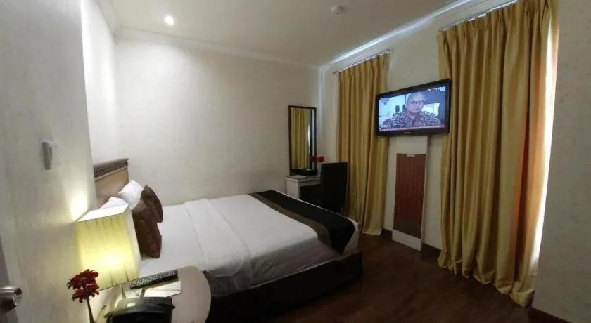 Bed in Amos Cozy Hotel Melawai