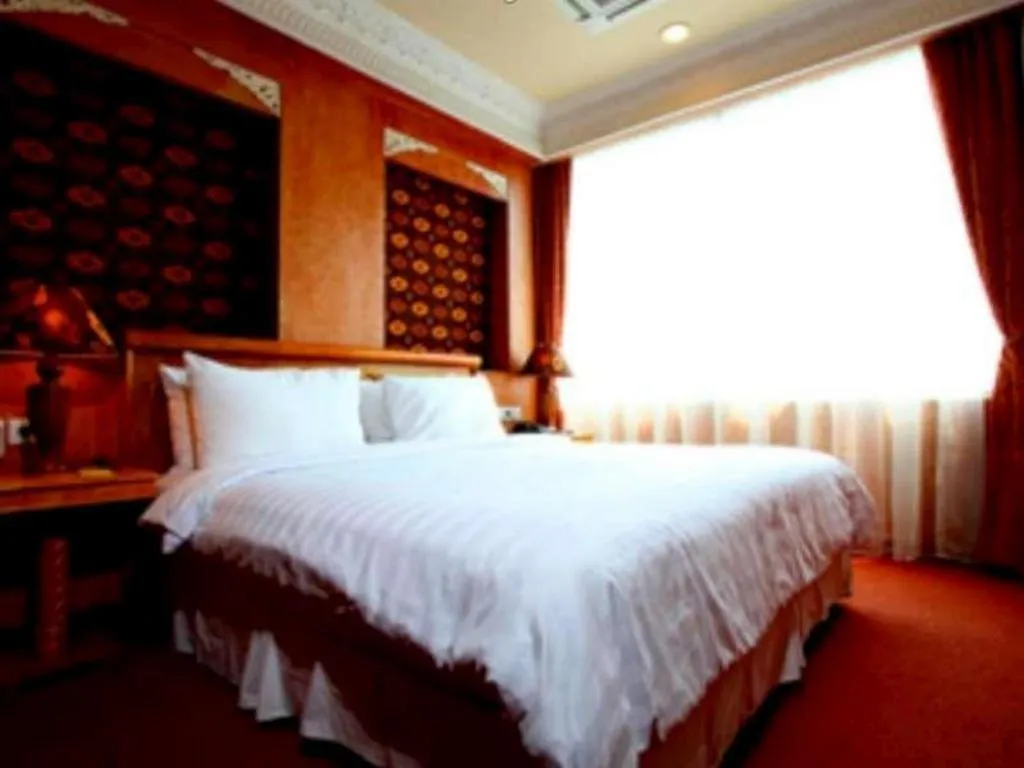 Bed in Amos Cozy Hotel Melawai