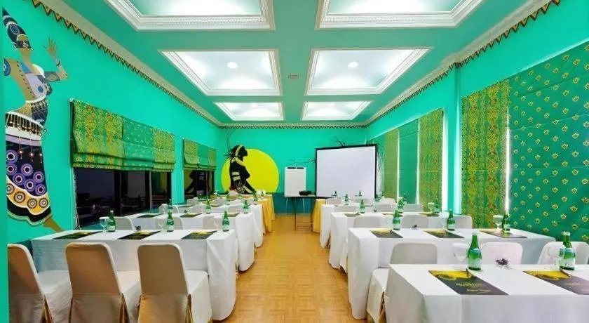 Amos Cozy Hotel Melawai