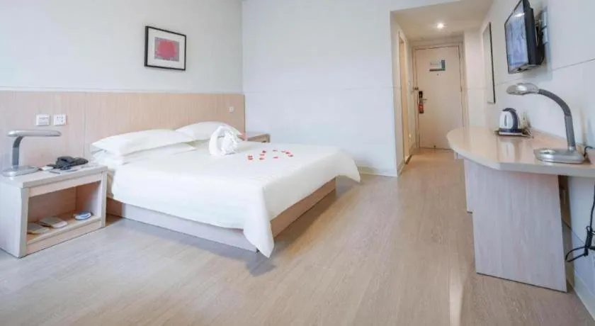 Bed in Jinjiang Inn E'ling Cultural and Creative Second Factory