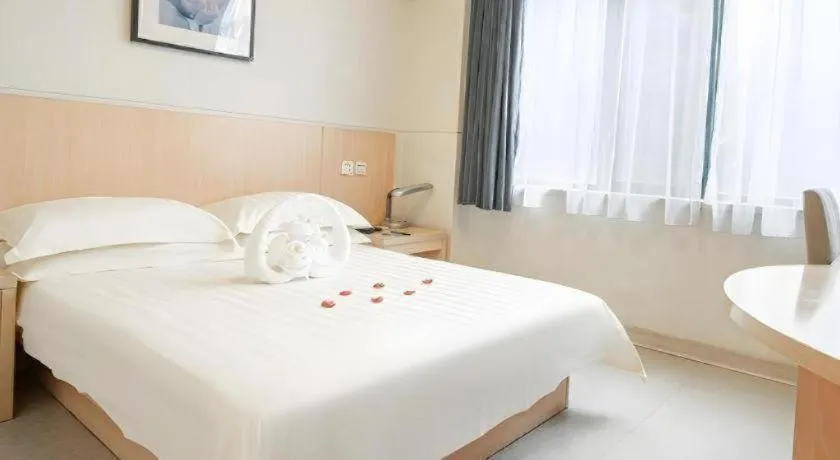 Bed in Jinjiang Inn E'ling Cultural and Creative Second Factory